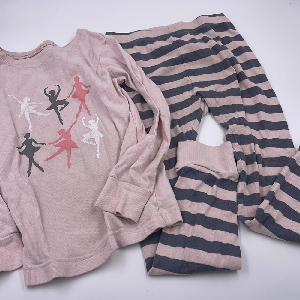 SOLD - Girls pajamas. 11 pieces. Size 6/6X - Picture 5 of 10